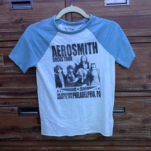 🌺AmericanEagle AEROSMITH cropped tee